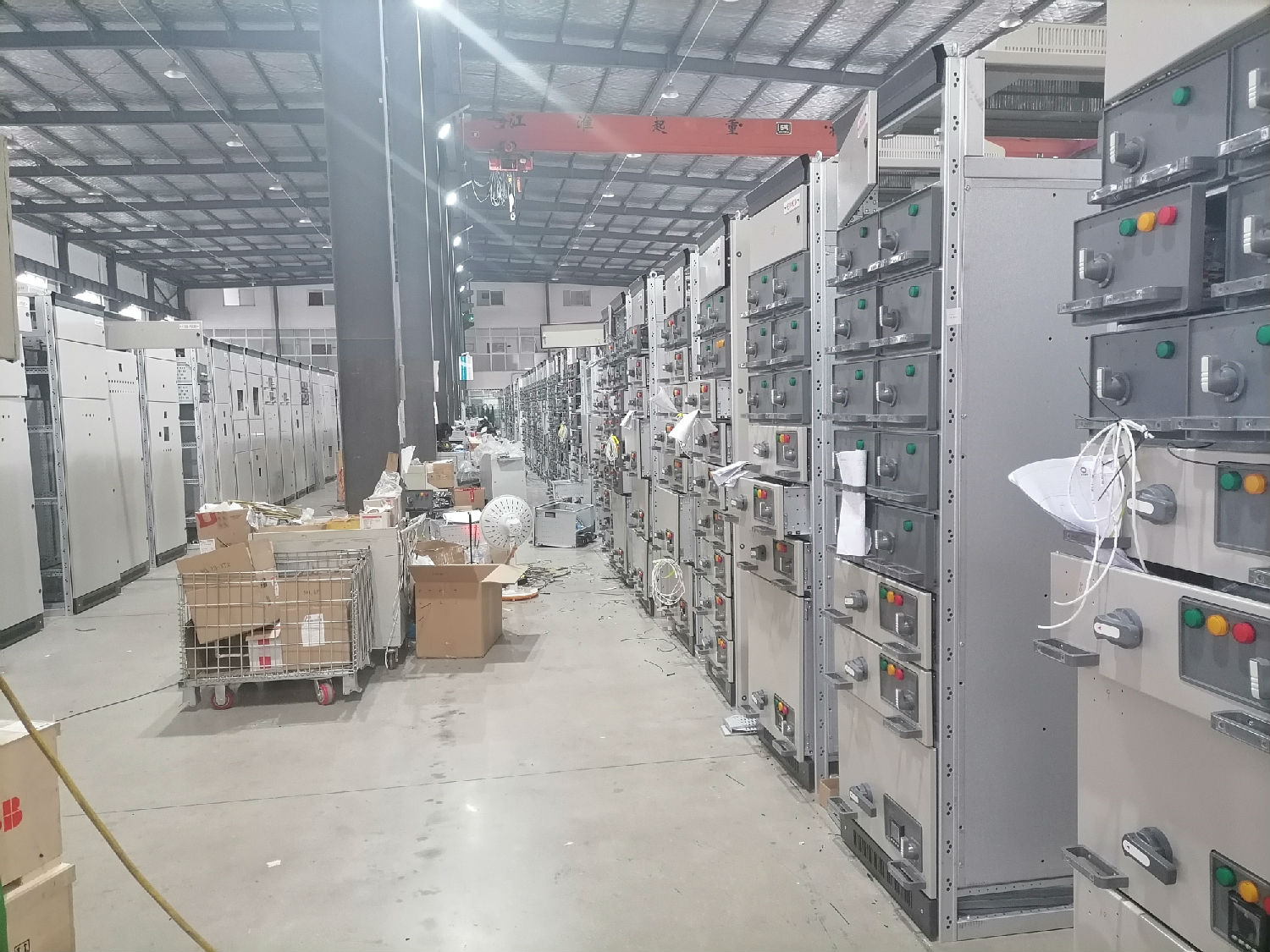 出口印尼低壓開關(guān)柜得潤(rùn)電氣在生產(chǎn) 出口印尼低壓開關(guān)柜得潤(rùn)電氣在生產(chǎn)