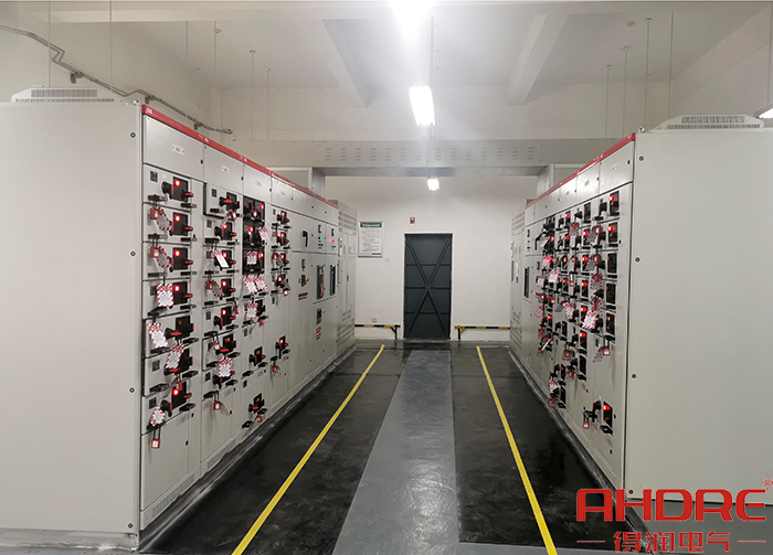 低壓配電柜現(xiàn)場實物圖.jpg 低壓配電柜現(xiàn)場實物圖.jpg