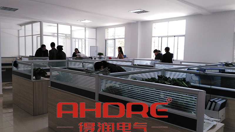 得潤(rùn)電氣 高壓開(kāi)關(guān)柜生產(chǎn)廠家 咨詢熱線:4000551777 QQ:3176885416. 得潤(rùn)電氣 高壓開(kāi)關(guān)柜生產(chǎn)廠家 咨詢熱線:4000551777 QQ:3176885416.