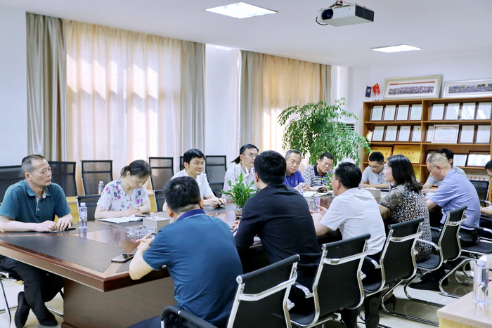 調(diào)研交流中.jpg 調(diào)研交流中.jpg