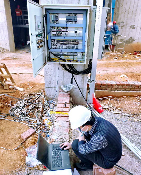 進(jìn)行配電箱系統(tǒng)的檢測工作 進(jìn)行配電箱系統(tǒng)的檢測工作