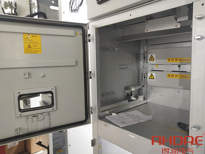 斷路器式結(jié)構(gòu)圖1.jpg 斷路器式結(jié)構(gòu)圖1.jpg