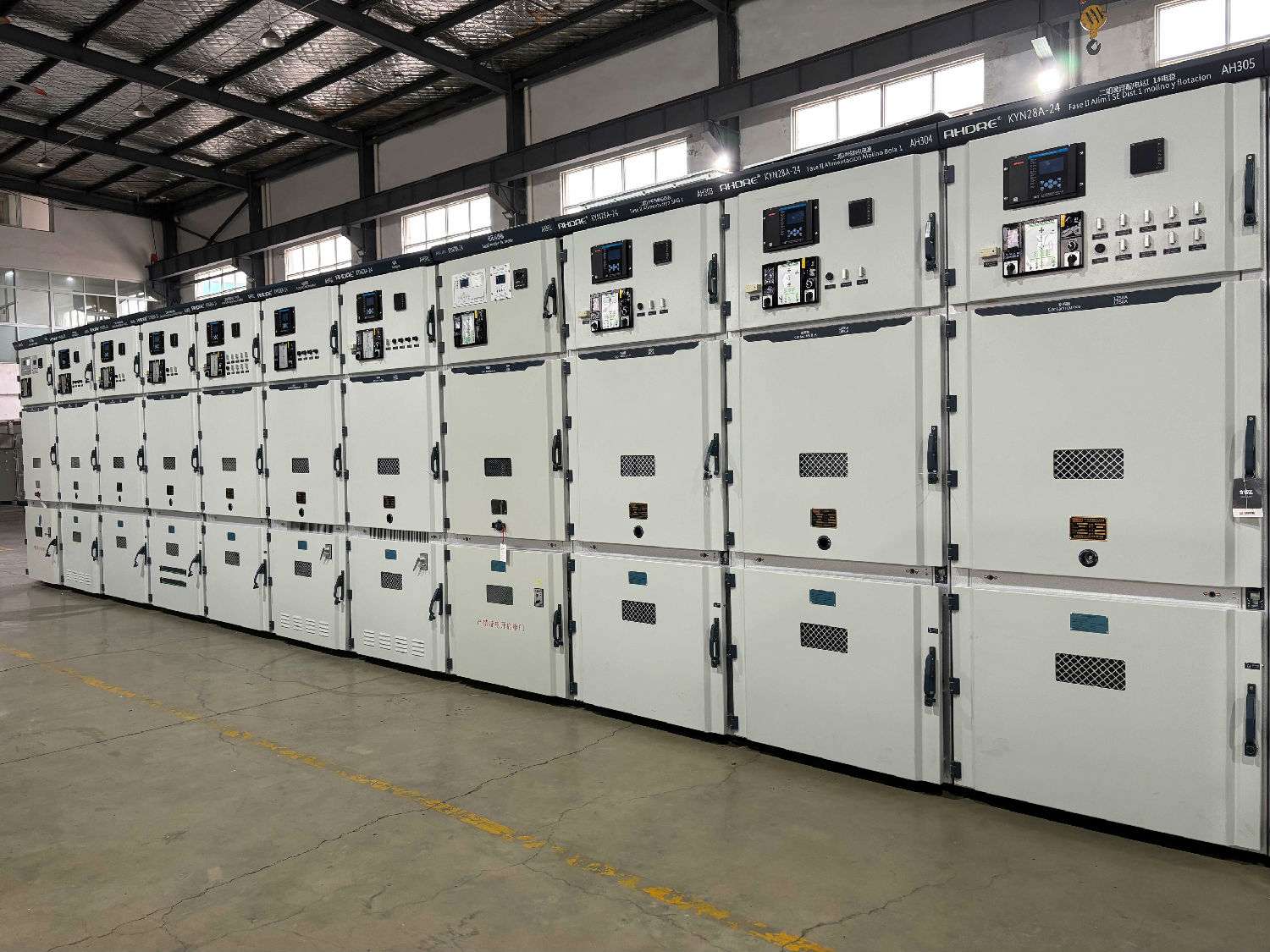 KYN28A-12(24)鎧裝移開式中置柜 KYN28A-12(24)鎧裝移開式中置柜