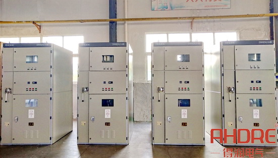 高壓無功就地補(bǔ)償裝置.jpg 高壓無功就地補(bǔ)償裝置.jpg