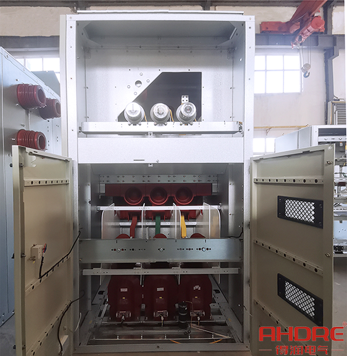 母線室(上)和電纜室(下).jpg 母線室(上)和電纜室(下).jpg