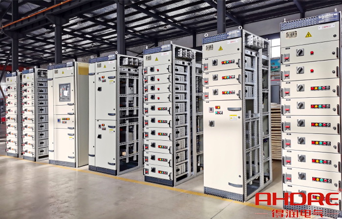 Blokset低壓開(kāi)關(guān)柜實(shí)物圖.jpg Blokset低壓開(kāi)關(guān)柜實(shí)物圖.jpg