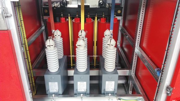 無(wú)功補(bǔ)償柜的電容室 無(wú)功補(bǔ)償柜的電容室